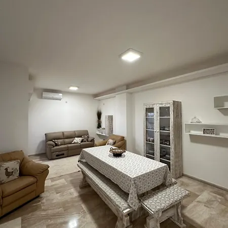 Le Pavoncelle Apartment *